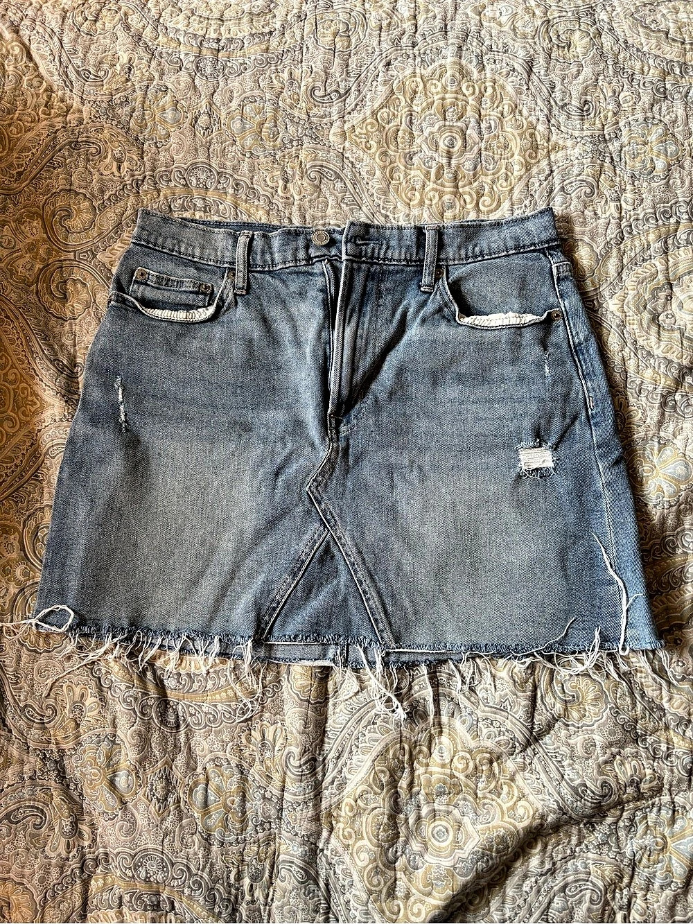 Gap Denim Light Wash Raw Hem Mini Skirt Denim Mini Skirt in Blue